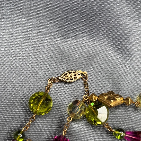 Elegant Multicolor Beaded Necklace - Picture 2 of 3